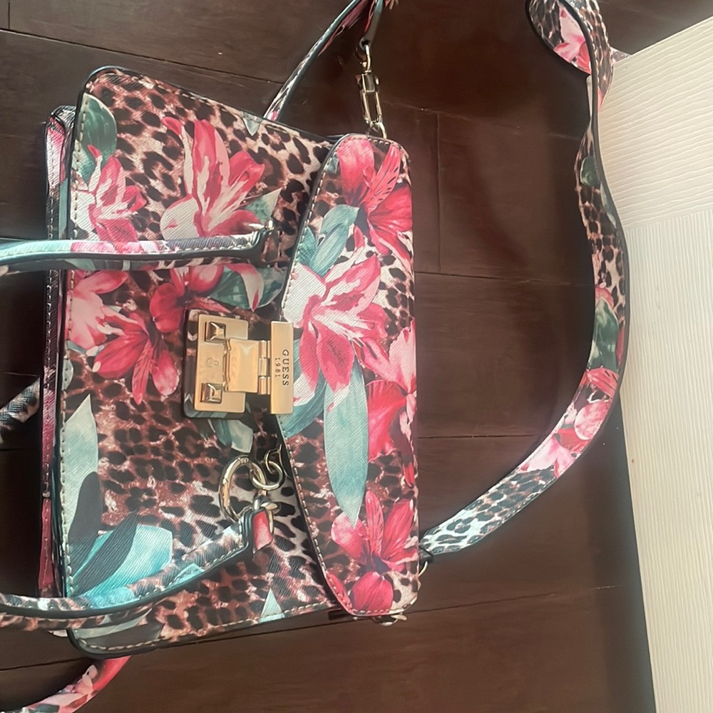 GUESS FLORAL PRINT SATCHEL PURSE